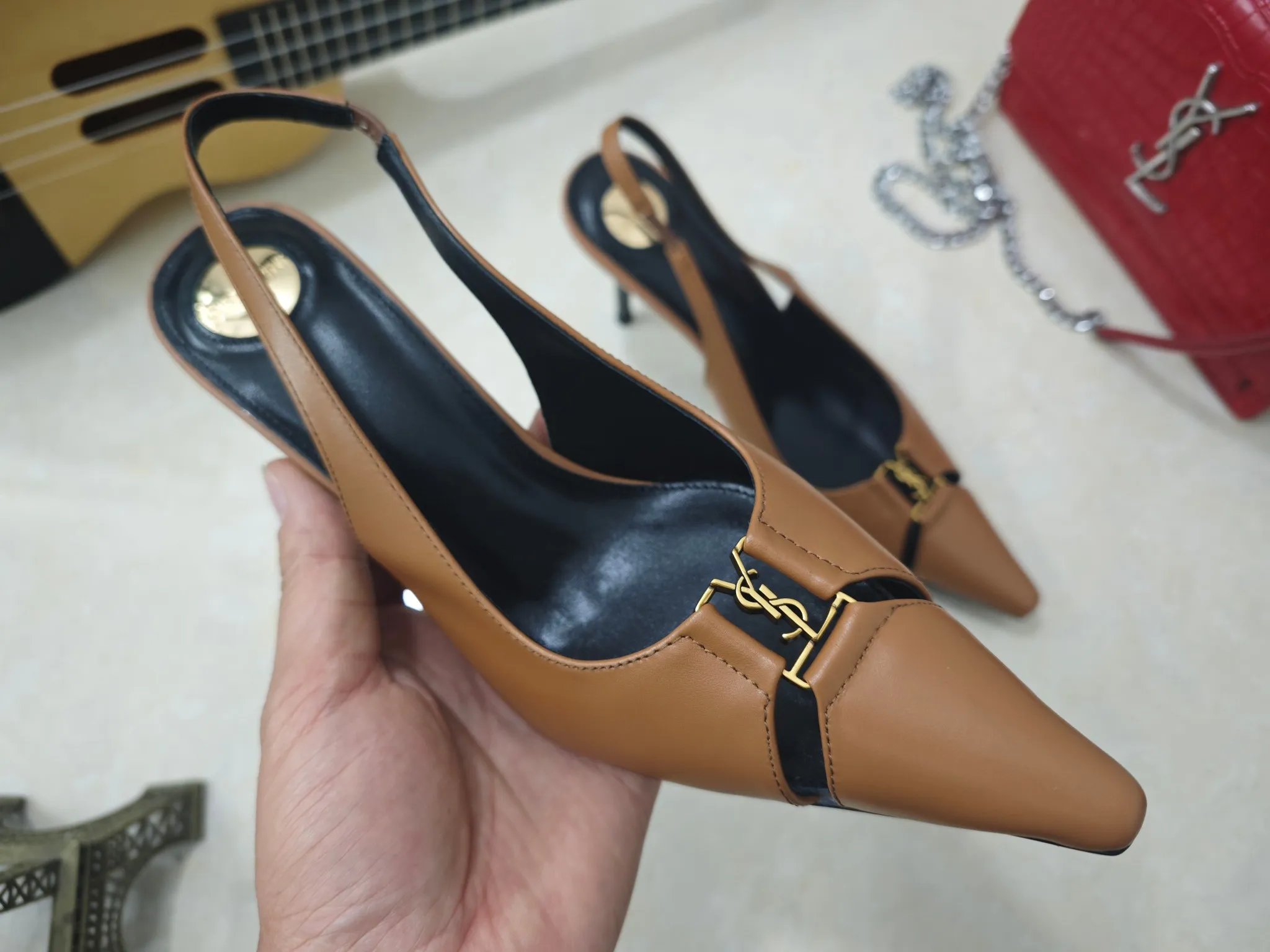 👟👟Ex-factory price 540👟👟【Saint Laurent】Yves Saint Laurent, high-heeled YSL high heels💃2025 early spring counter synchronizes the latest styles, YSL, decoration👠 Classic and high-quality glamorous masterpieces, the hottest autumn and winter series in the counter, with temperament, fashion, classic and attractive design style 😌The effect on the feet is particularly beautiful〰️, the materials are imported from Italy 🇮🇹 calf, imported black sheepskin, lining, and foot pads; sheepskin, stiletto high heels, size 35-41 (34.41.42 must be customized, non-refundable) outsole; imported genuine leather outsole, with full counter packaging